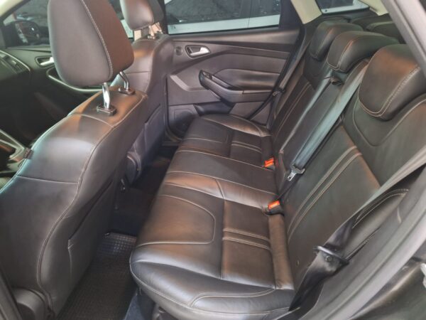 Ford Focus Sedan Titanium 2.0 - Image 7