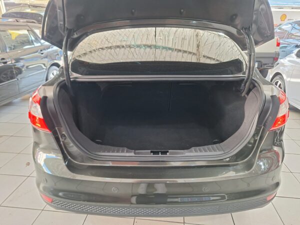 Ford Focus Sedan Titanium 2.0 - Image 3