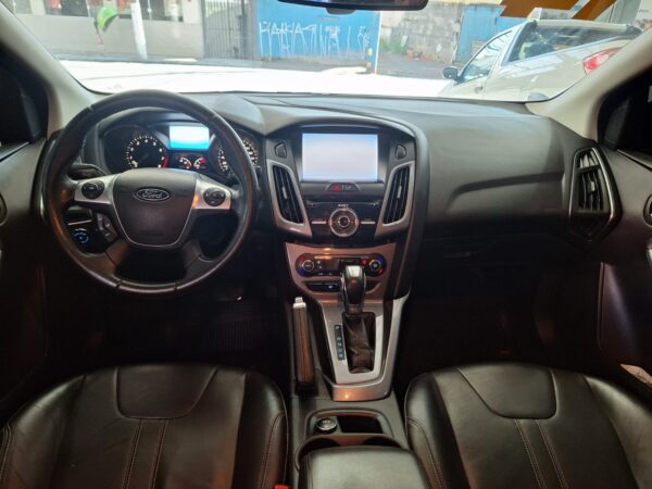 Ford Focus Sedan Titanium 2.0 - Image 9