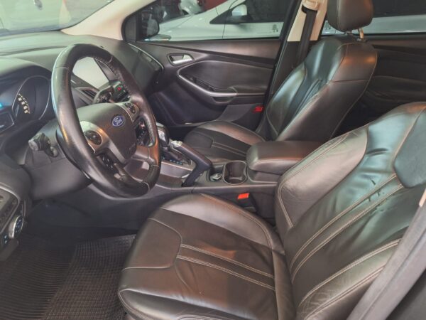 Ford Focus Sedan Titanium 2.0 - Image 8