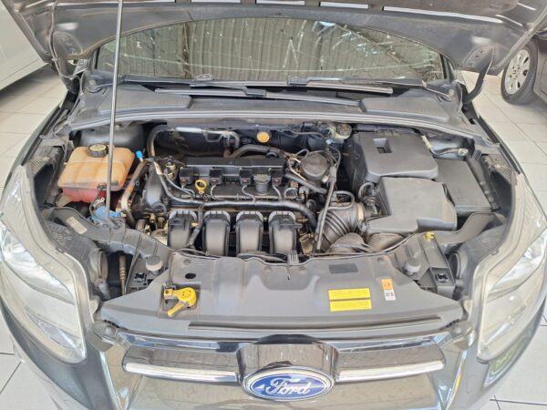 Ford Focus Sedan Titanium 2.0 - Image 10