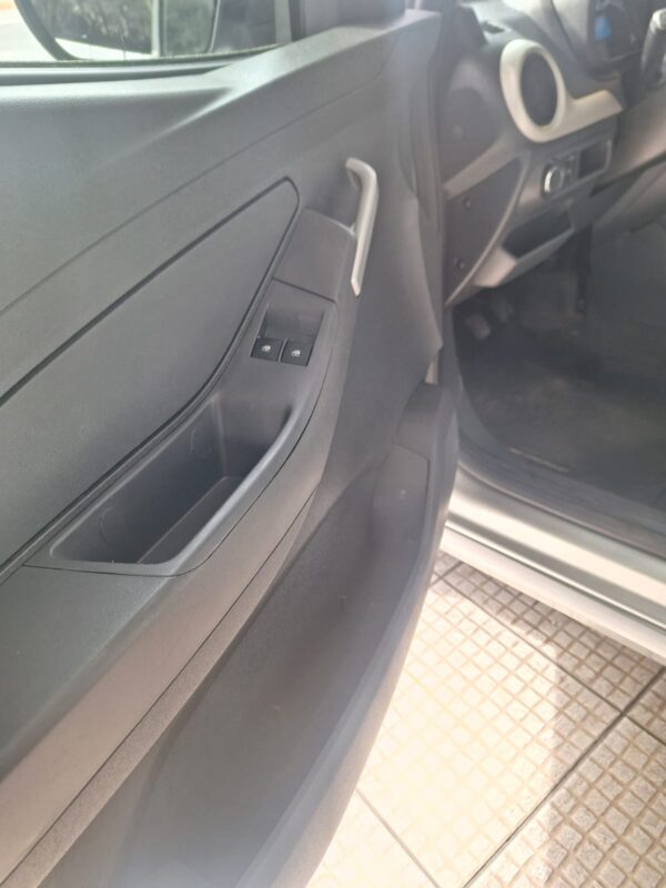 Chevrolet Montana LS - Image 11