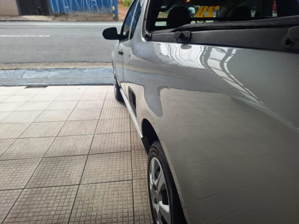 Chevrolet Montana LS - Image 10