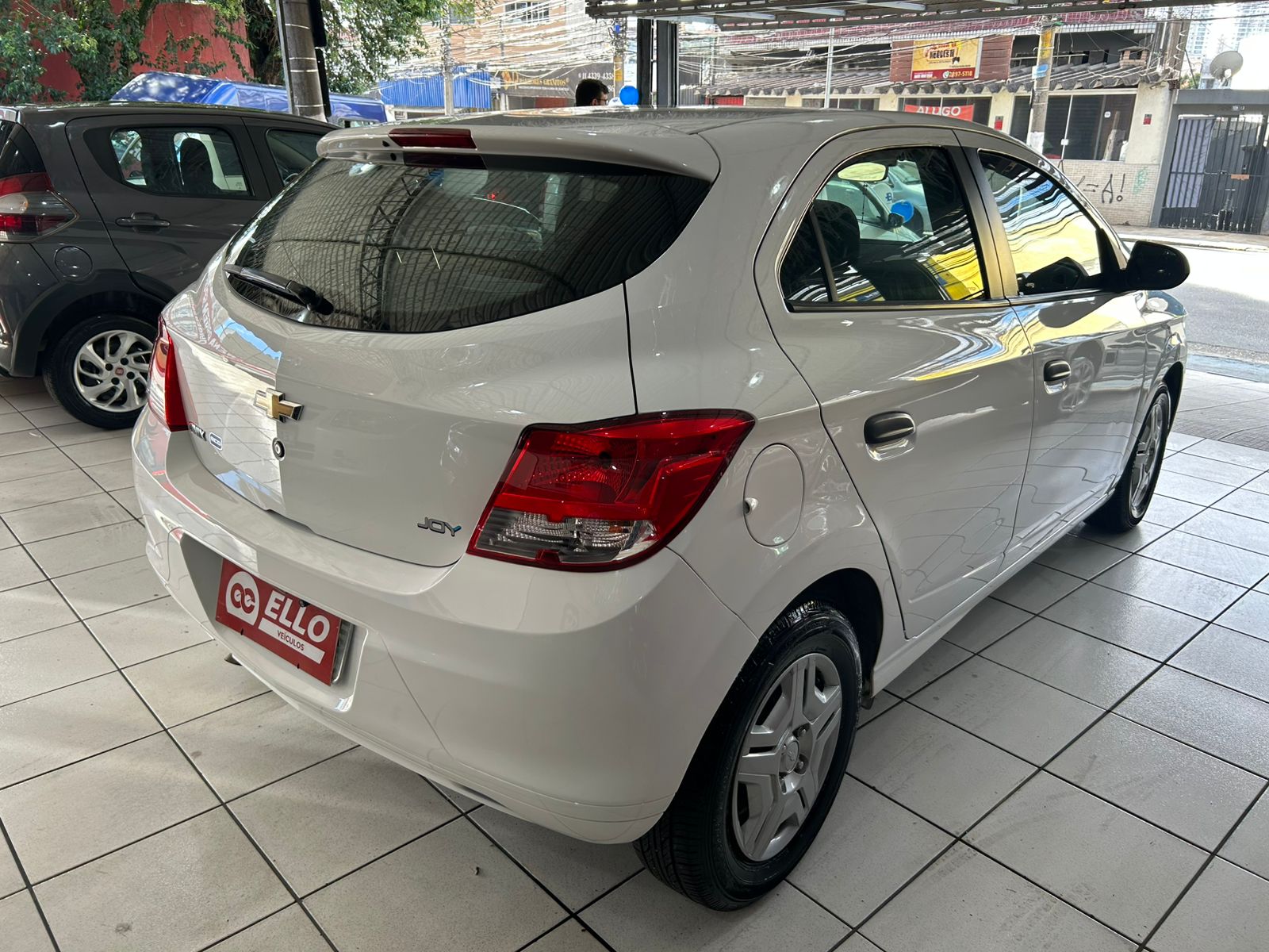 Chevrolet Onix Joy 1.0 - Imagem 2