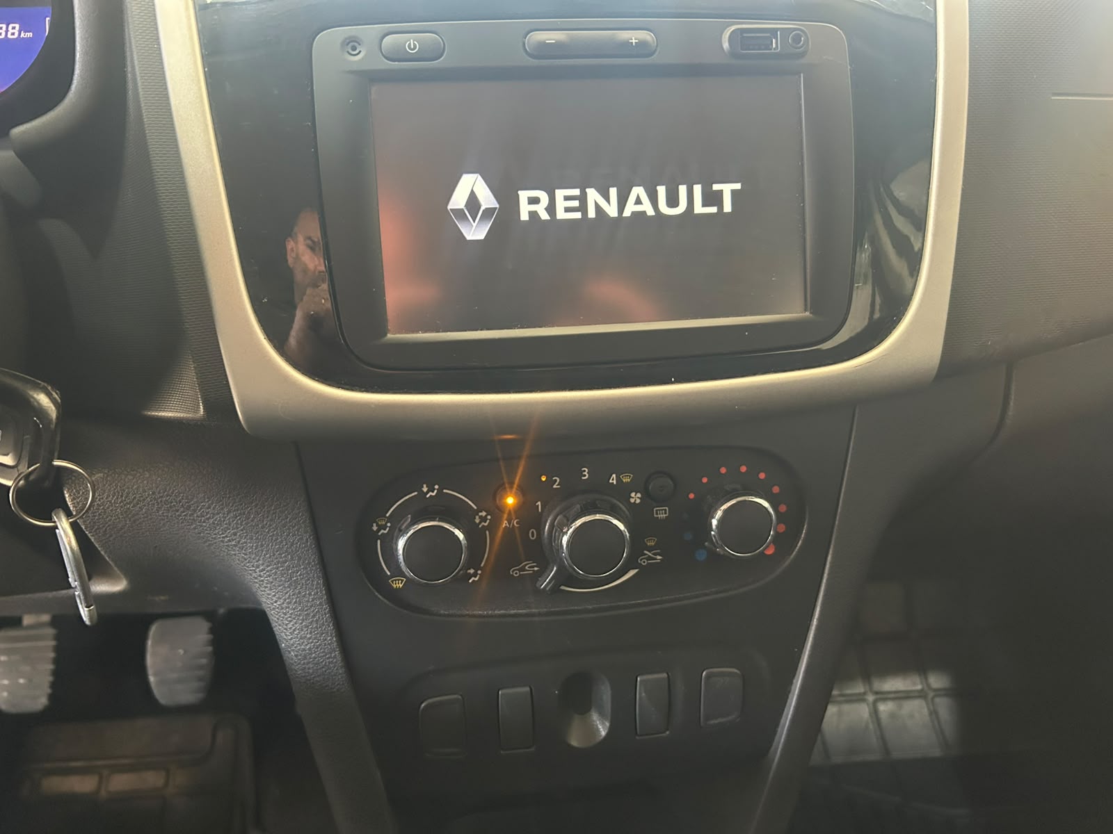 Renault Sandero Expression 1.6 16v - Imagem 10